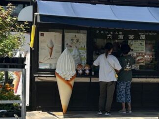 big ice cream statue